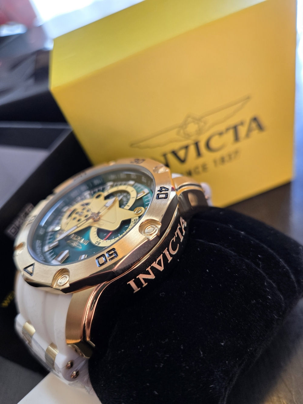 Invicta Pro Diver SCUBA Men's Watch - 50mm. Gold, White